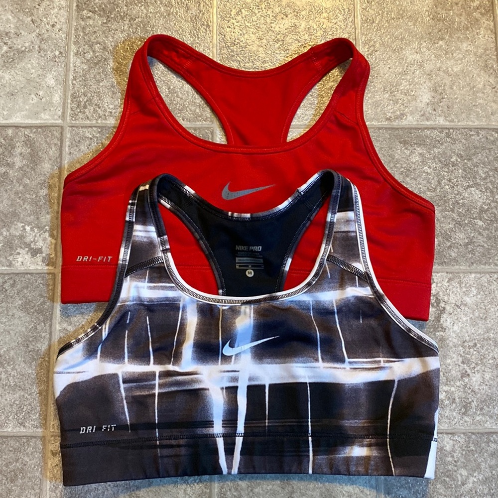 2 Nike sport bra
